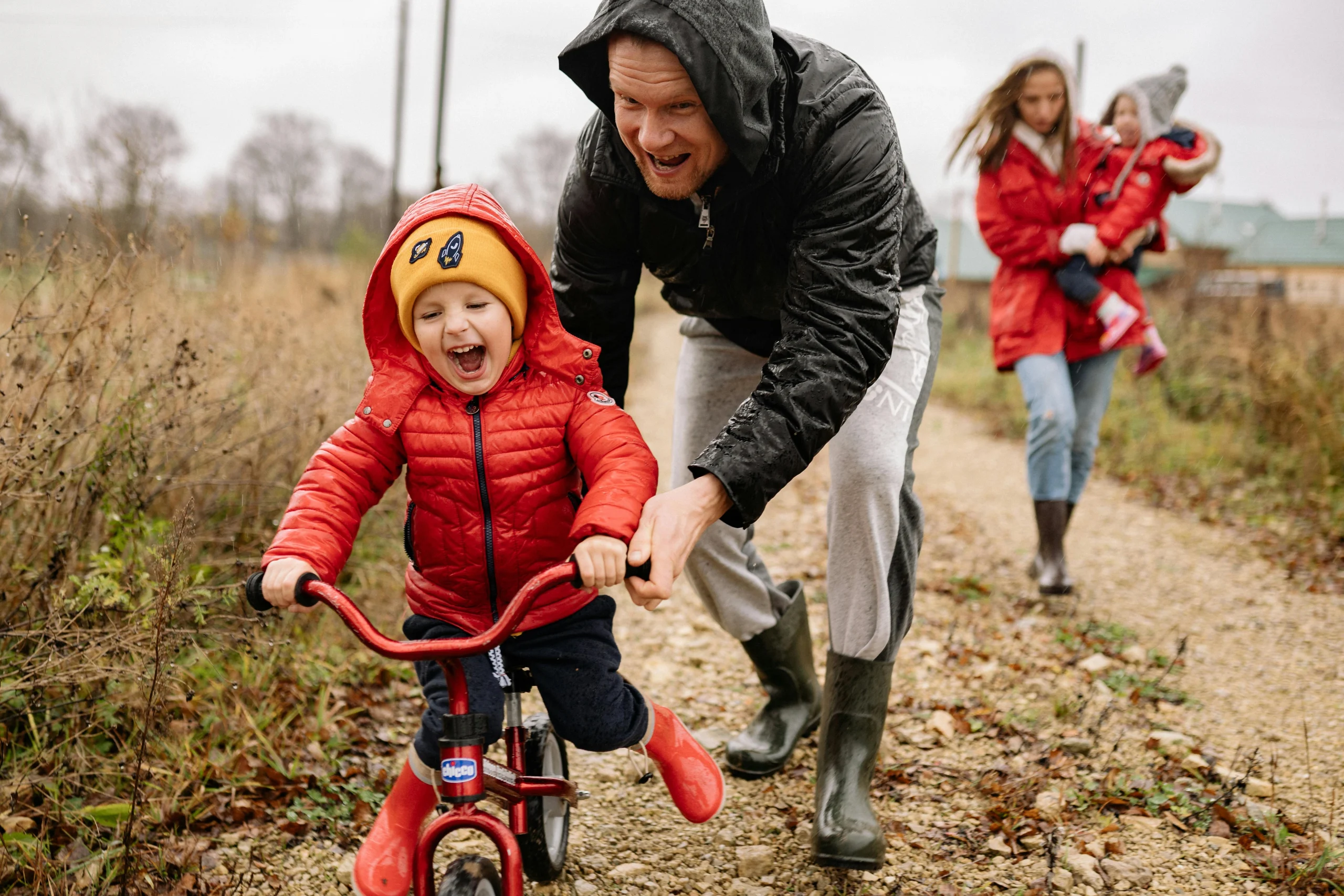 8 Simple Spring Family Activities That Help Children Enjoy More Outdoor Time