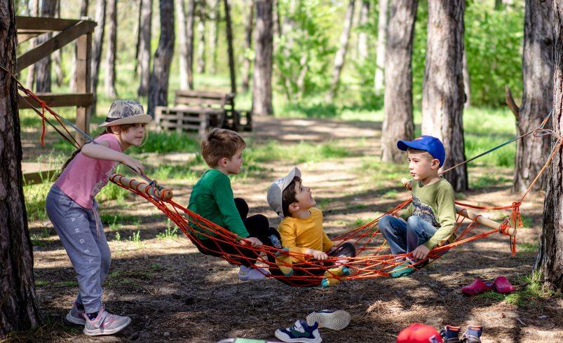 Summer family activities helping children stay engaged outdoors