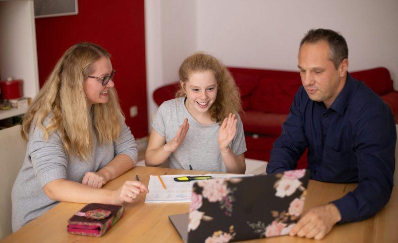 Family communication supported by active listening between parent and child