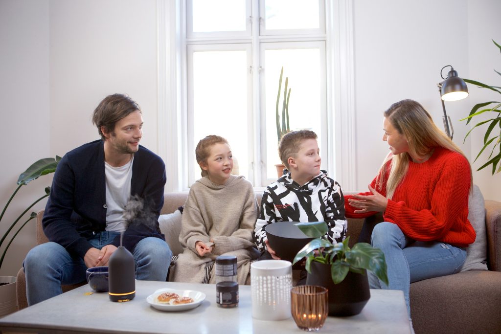 Family meetings strengthening parent child trust and reducing weekly stress