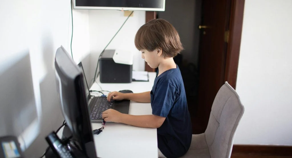 Why Children Ask for Screens Right After School and What Experts Notice