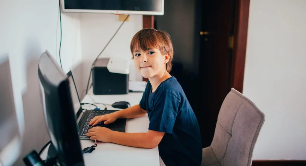 Why Children Multitask With Screens During Homework and What Experts Notice