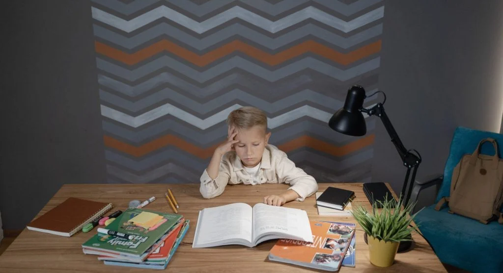 Homework setup that reduces screen multitasking during study time
