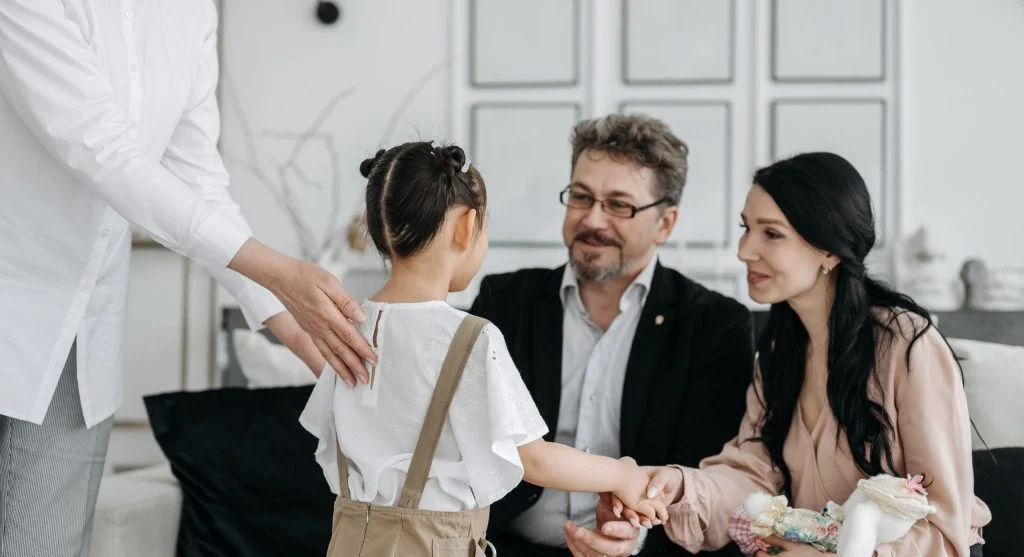 Parent reconnecting with child after discipline in a supportive way