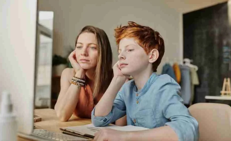 Parent helping a child recognize an unhealthy online conversation