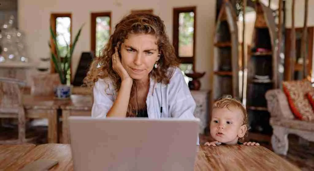 Parent and child reviewing signs of a healthy online friendship