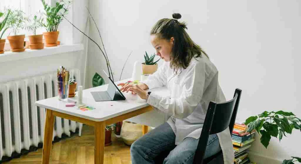 Child following a simple plan for an open-ended school project