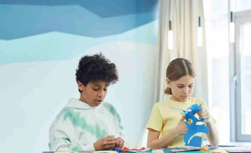 Child using unstructured time to begin a creative activity independently