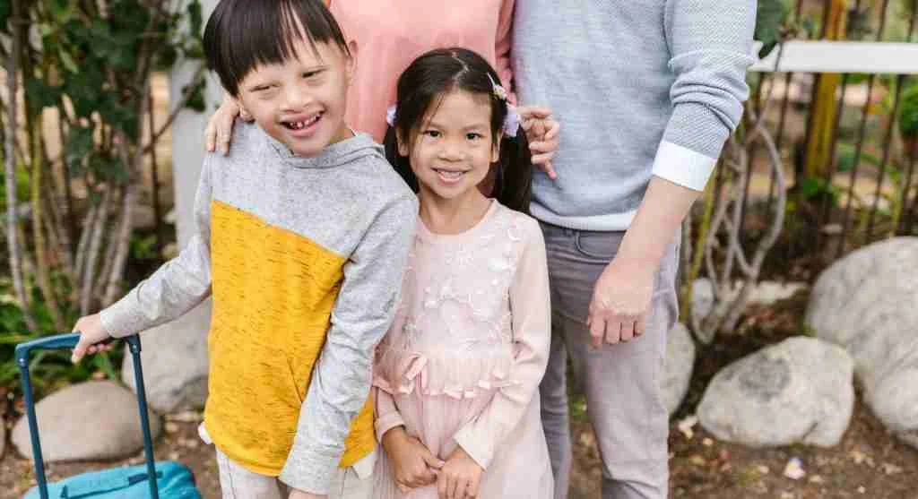 Children showing sibling loyalty during a public situation