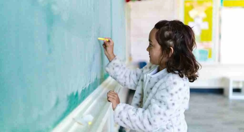 Child planning three steps for a family skill lesson